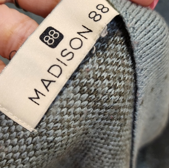 ANTHROPOLOGIE Madison 88 large scarf - Picture 5 of 7